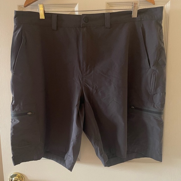 L.L. Bean shorts • Mens size 40 - Picture 1 of 6